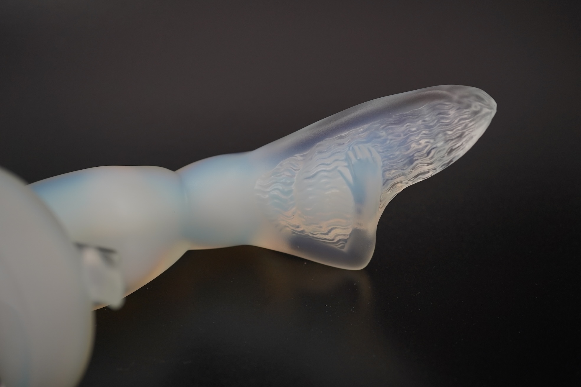 Lalique: A 'Chrysis' presse-papiers/paperweight